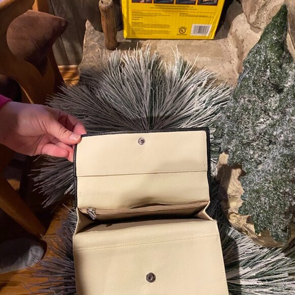 ID Stronghold Women's Wallet - Black - Picture 4 of 4